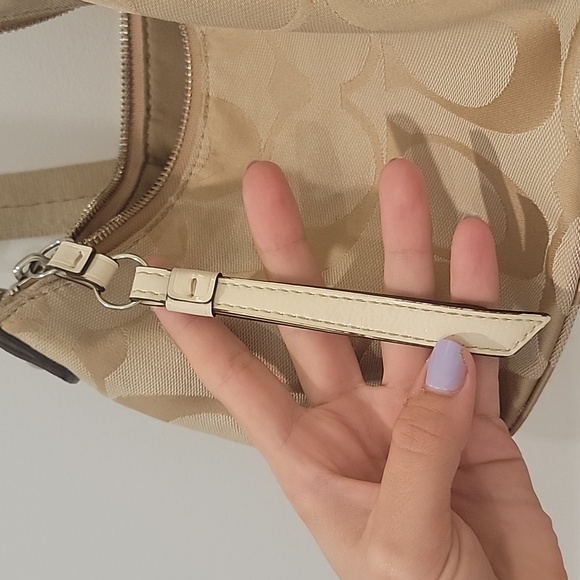 Authentic Coach A1220-F19218 Cream & Gold Color Handbag - Picture 4 of 5